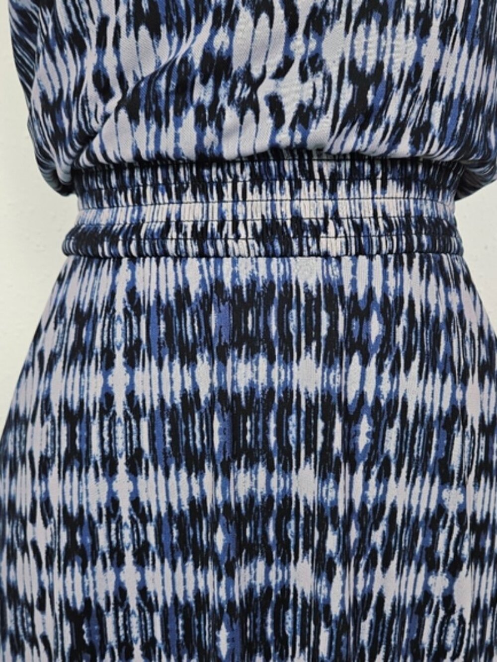 EVEREVE Ava V-Neck Sleeveless Smocked Mesh Midi Dress Blue Multi XS - Picture 5 of 10